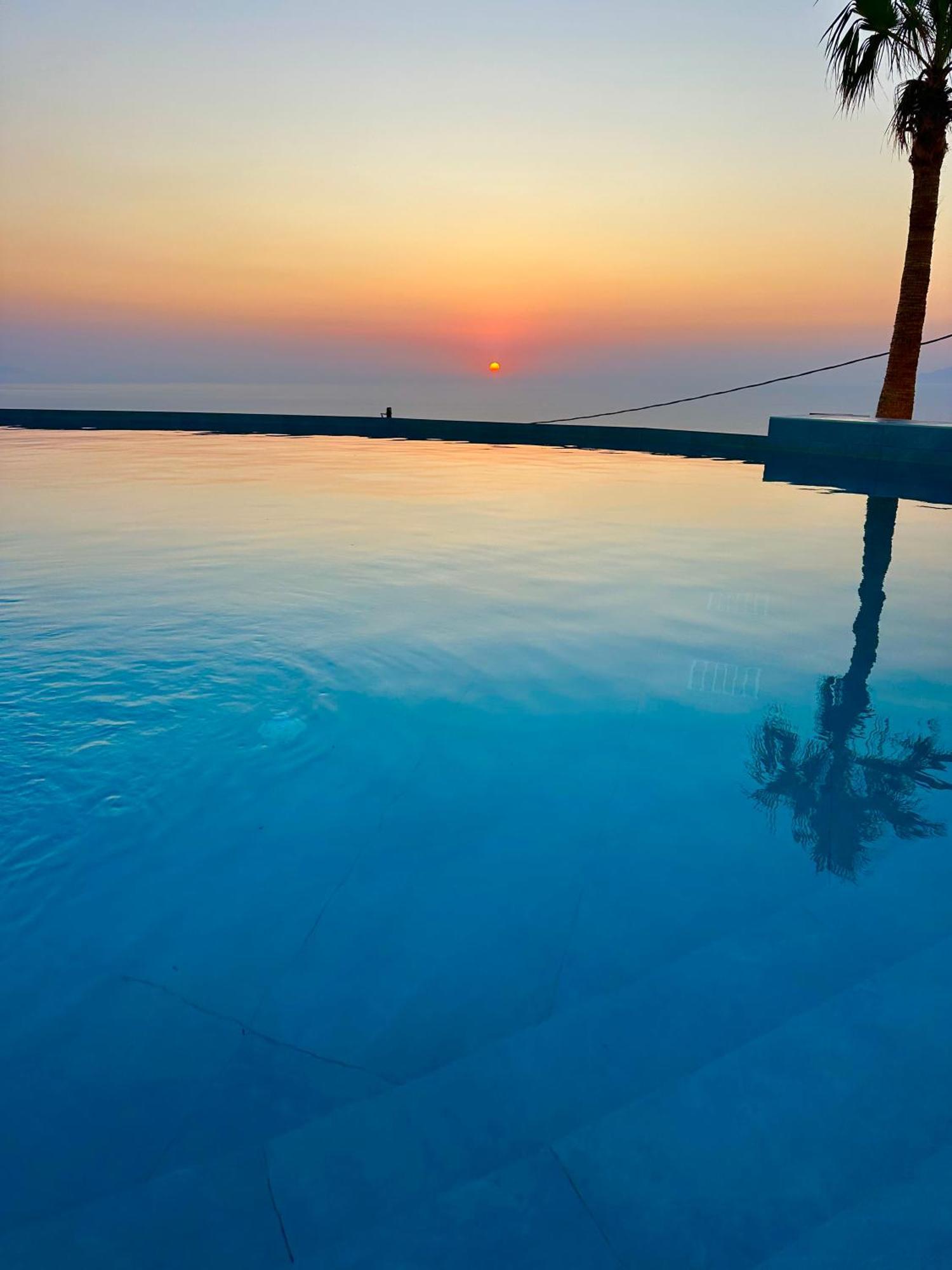 Leon Luxury Suites Imerovigli  Esterno foto