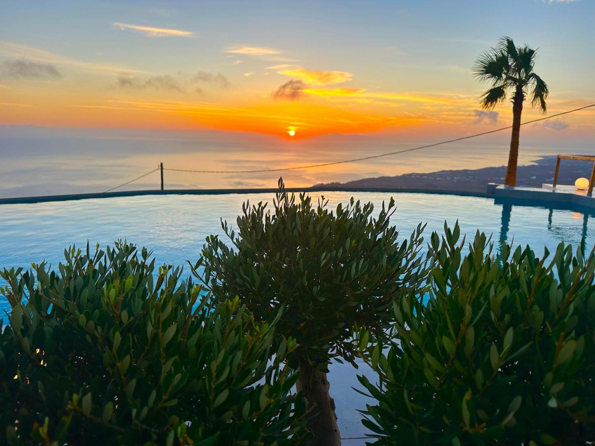 Leon Luxury Suites Imerovigli  Esterno foto