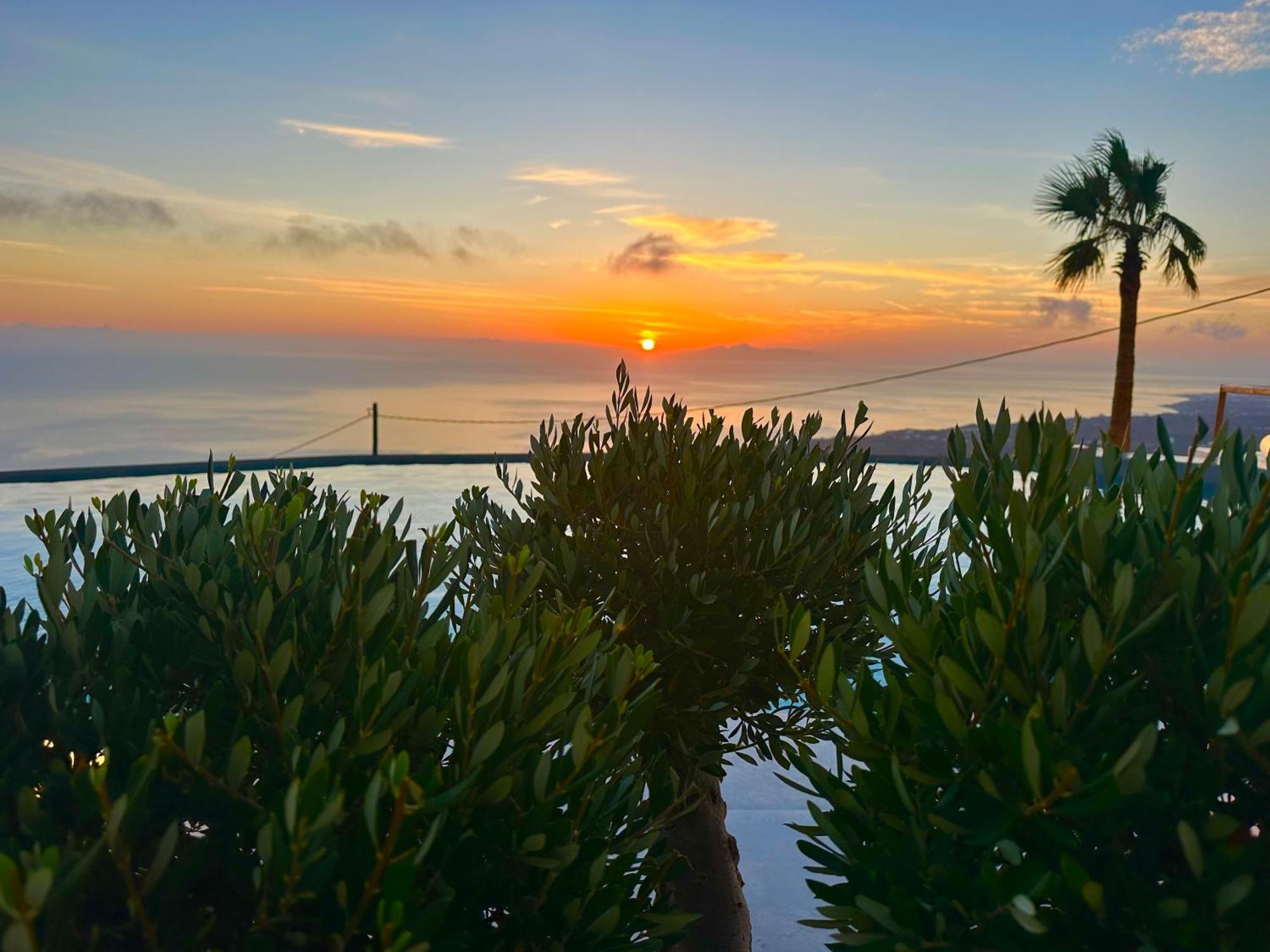 Leon Luxury Suites Imerovigli  Esterno foto
